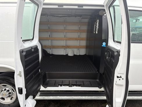 Used 2025 Chevrolet Express 2500 w/ Driver Convenience Package RWD image 6