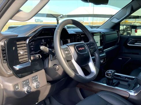 Used 2024 GMC Sierra 1500 SLT image 17