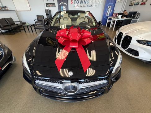 Used 2017 Mercedes-Benz SL 550 image 16