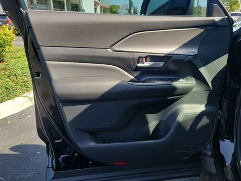 New 2026 Toyota Grand Highlander XLE FWD image 10