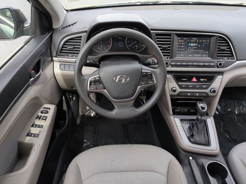 Used 2017 Hyundai Elantra SE image 15