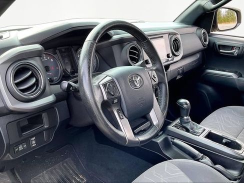 Used 2016 Toyota Tacoma TRD Off-Road w/ Towing Package image 12