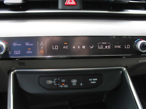 New 2025 Kia Carnival EX image 46