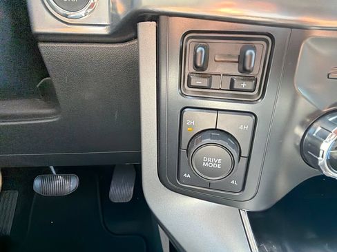 Used 2021 Ford F150 Lariat w/ Equipment Group 502A High AWD/4WD image 9
