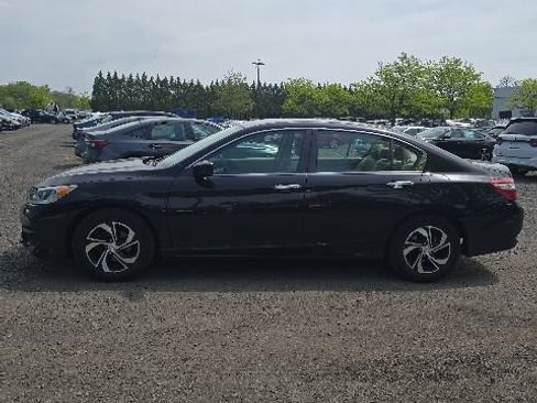 Used 2017 Honda Accord LX image 4