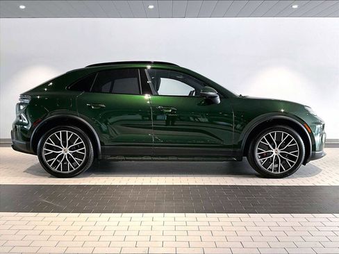 Used 2025 Porsche Macan 4S Electric image 11