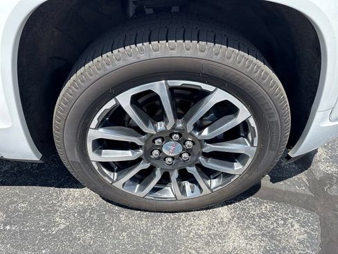 Used 2020 GMC Acadia Denali w/ Technology Package FWD image 29