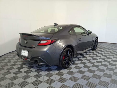 Used 2025 Toyota GR86 Premium w/ Performance Package image 5