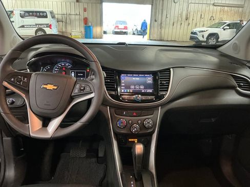 Used 2022 Chevrolet Trax LT w/ Midnight Edition AWD/4WD image 19
