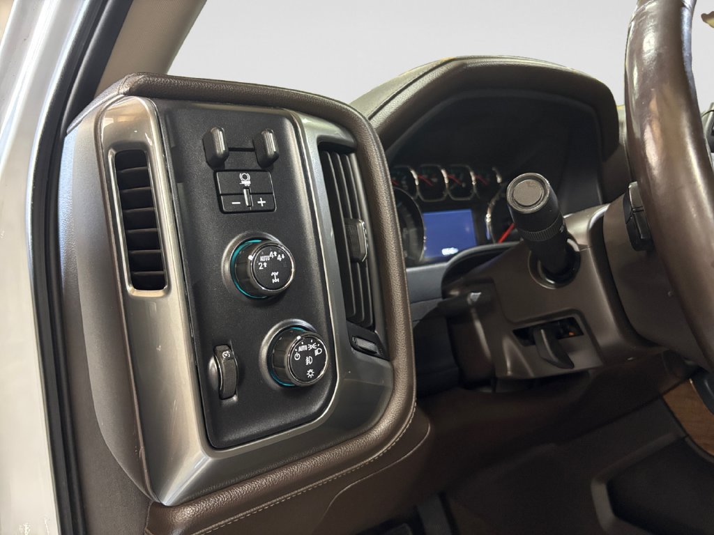 Used 2018 Chevrolet Silverado 1500 LTZ w/ Sport Package AWD/4WD image 31
