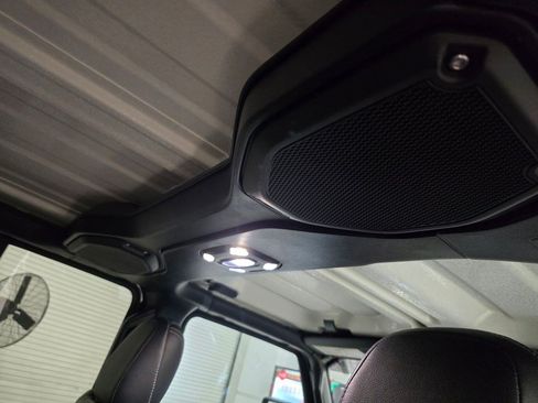 Used 2021 Jeep Wrangler Unlimited Sahara AWD/4WD image 40