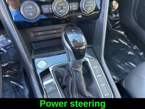 Used 2024 Volkswagen Taos SE image 14