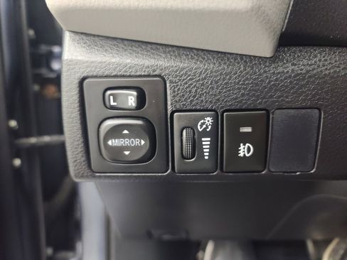 Used 2015 Toyota Corolla LE image 27