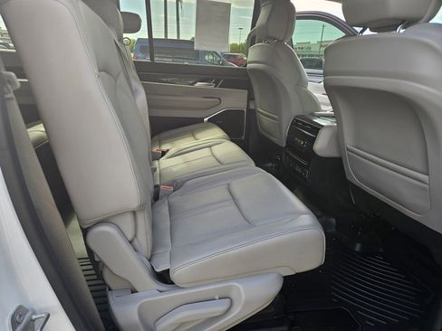 Used 2022 Jeep Wagoneer Series III w/ Convenience Group I AWD/4WD image 20