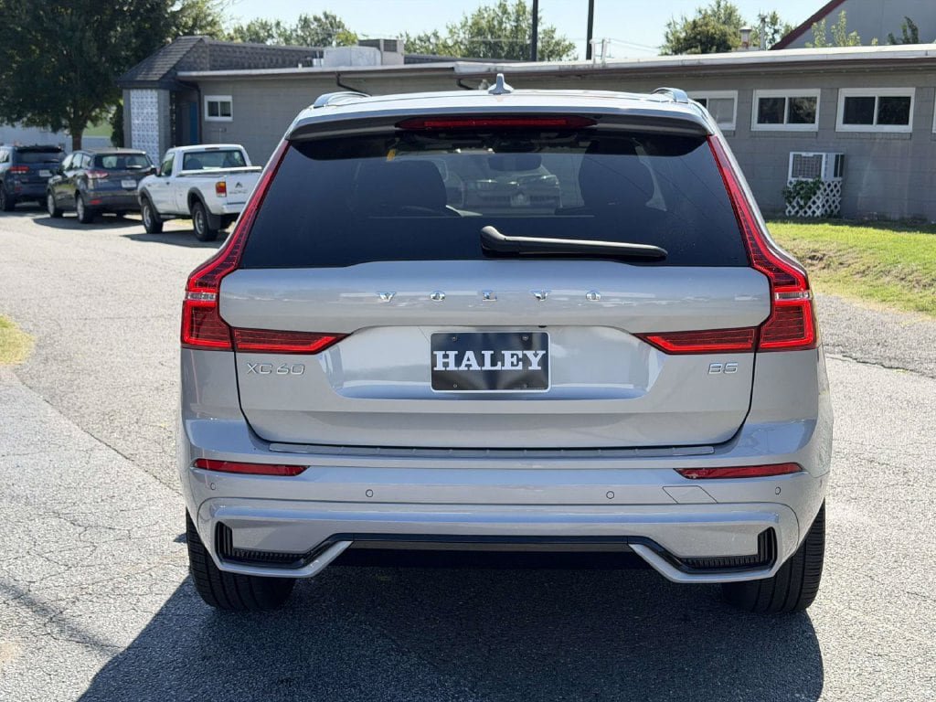 Used 2023 Volvo XC60 B5 Ultimate w/ Climate Package FWD image 21