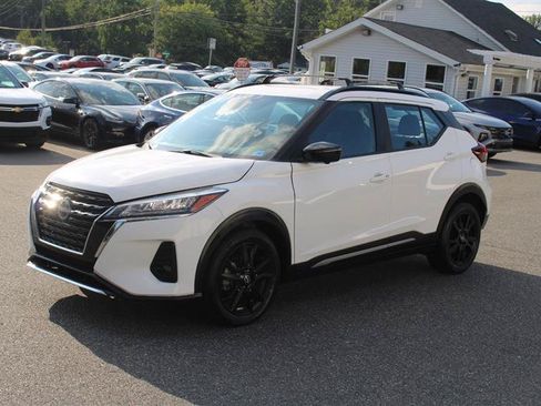 Used 2023 Nissan Kicks SR w/ Interior Electronics Package FWD image 4
