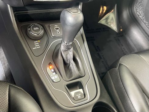 Used 2022 Jeep Cherokee Latitude Lux w/ Sun & Sound Group image 16