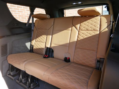 Used 2023 Cadillac Escalade ESV Premium Luxury image 11