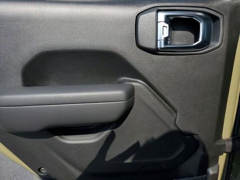 New 2025 Jeep Gladiator Sport image 15