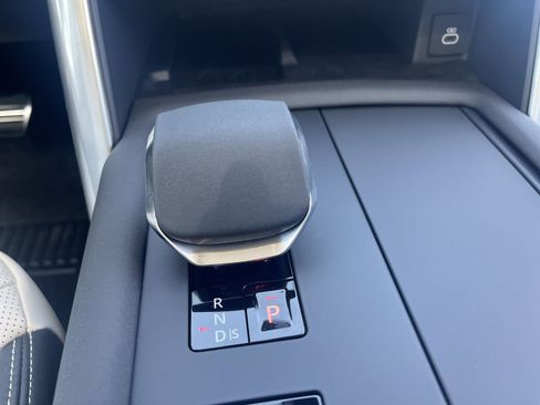 New 2025 Land Rover Discovery Metropolitan Edition image 26