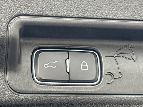 Used 2020 Ford Explorer XLT w/ Comfort Package image 24