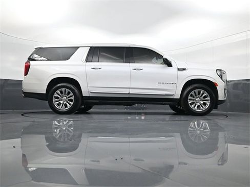 Used 2021 GMC Yukon XL Denali image 25