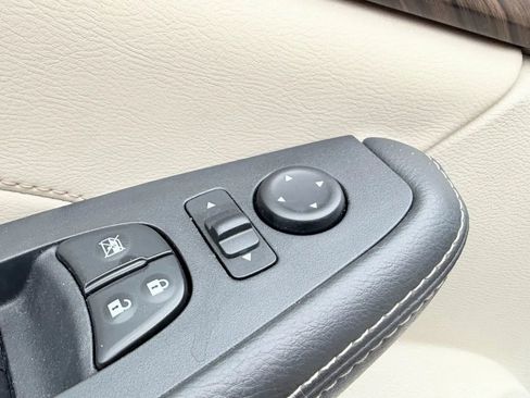 Used 2017 Nissan Maxima Platinum image 24