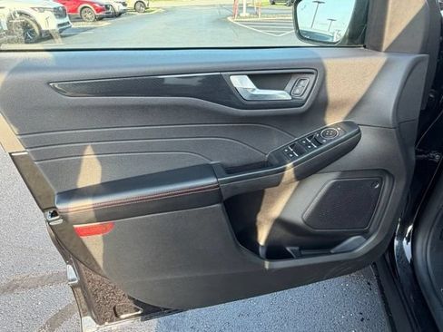 Used 2025 Ford Escape ST-Line FWD image 30