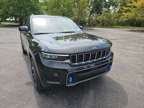 Used 2023 Jeep Grand Cherokee Overland w/ Advanced Protech Group III AWD/4WD image 8