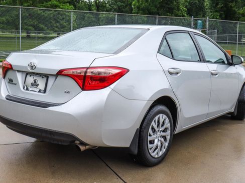 Used 2018 Toyota Corolla LE FWD image 13