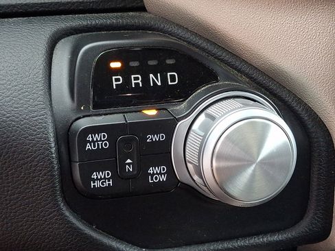 Used 2019 RAM 1500 Laramie AWD/4WD image 15