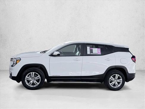 Used 2024 GMC Terrain SLE image 4