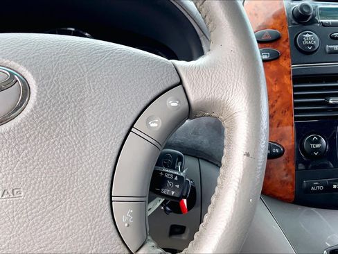 Used 2010 Toyota Sienna XLE w/ Towing Prep Pkg FWD image 23