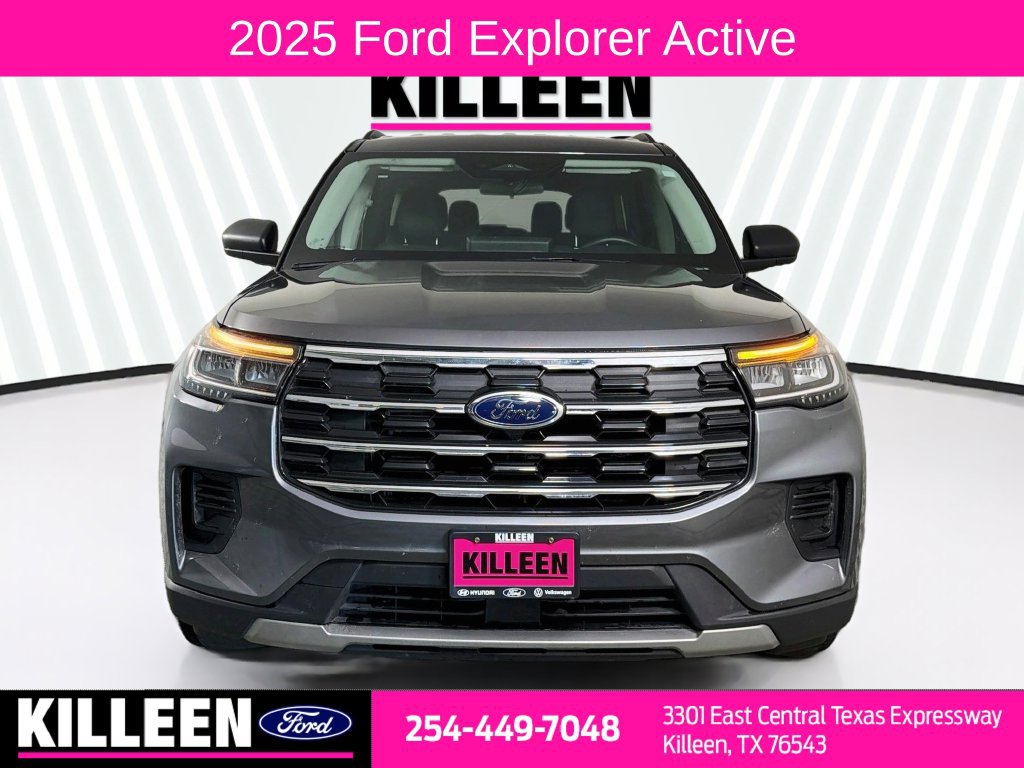 Used 2025 Ford Explorer Active RWD image 2