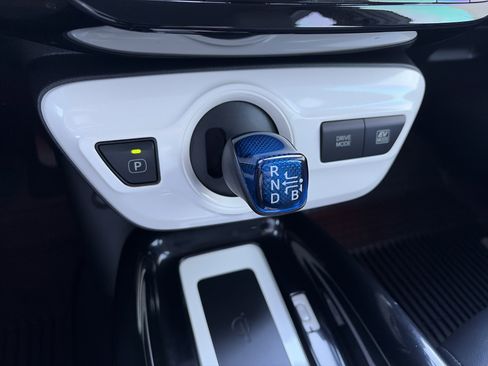 Used 2016 Toyota Prius Three Touring image 22