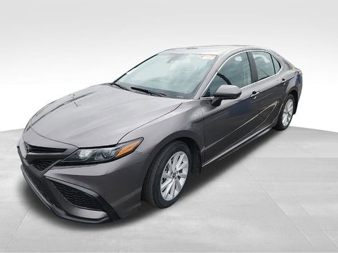 Used 2024 Toyota Camry SE image 6