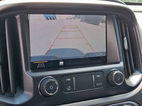 Used 2022 Chevrolet Colorado Z71 w/ Safety Package AWD/4WD image 4