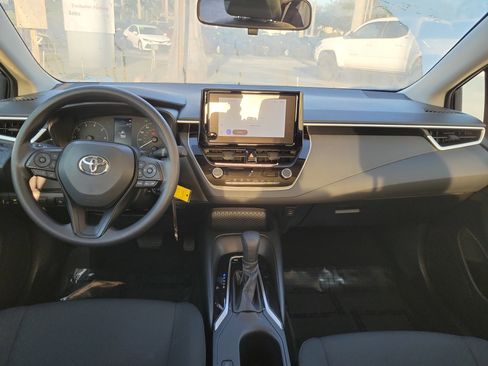 Used 2025 Toyota Corolla LE image 11