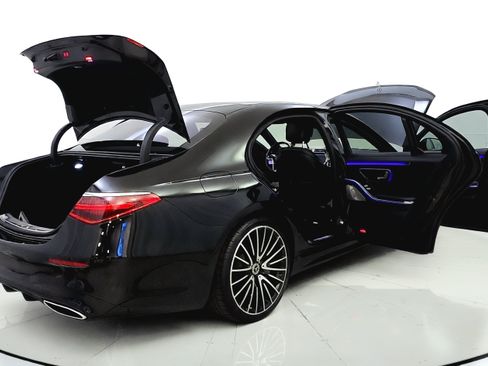 Used 2022 Mercedes-Benz S 500 4MATIC w/ AMG Line Package image 14