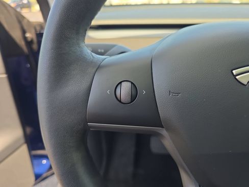 Used 2021 Tesla Model Y Long Range AWD/4WD image 22