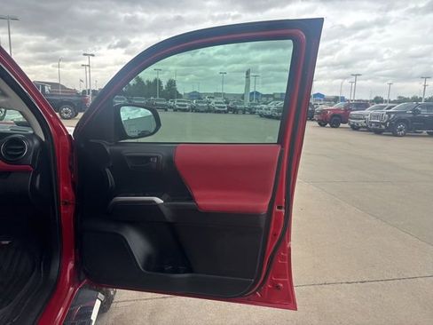 Used 2019 Toyota Tacoma SR5 image 32