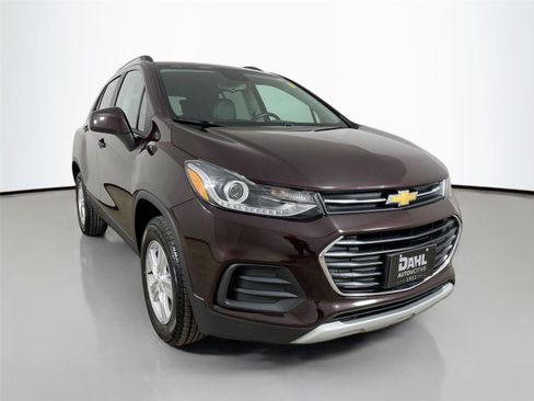 Used 2022 Chevrolet Trax LT w/ LT Convenience Package AWD/4WD image 1