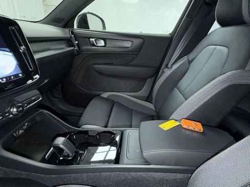 Used 2023 Volvo XC40 Recharge Core image 6
