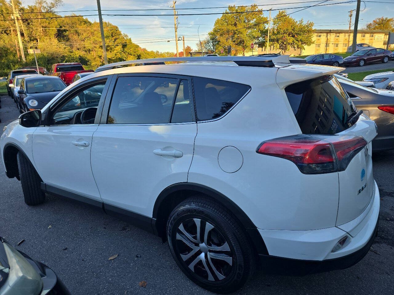 Used 2016 Toyota RAV4 LE AWD/4WD image 5