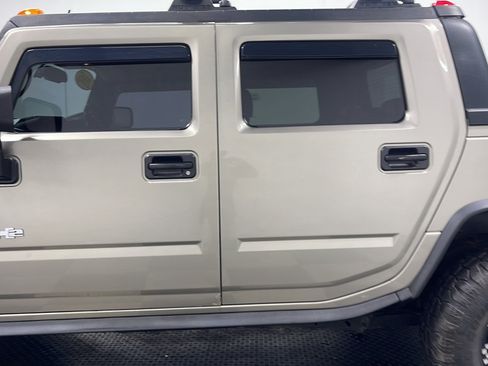 Used 2005 HUMMER H2 SUT w/ Preferred Equipment Group AWD/4WD image 13