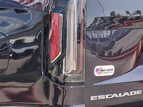 Certified 2023 Cadillac Escalade Premium Luxury w/ Performance Package AWD/4WD image 7