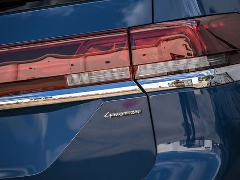 Used 2025 Volkswagen Atlas SEL Premium R-Line image 16