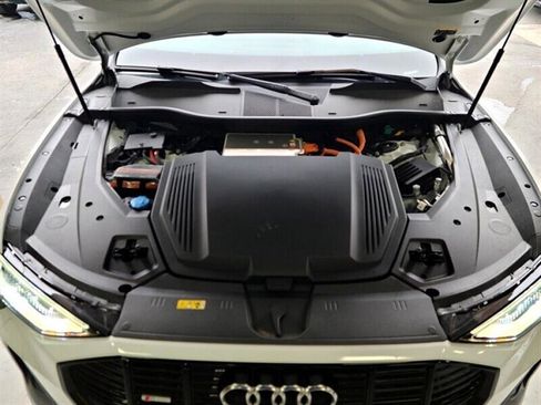 Used 2023 Audi e-tron Premium w/ Convenience Plus Package image 17