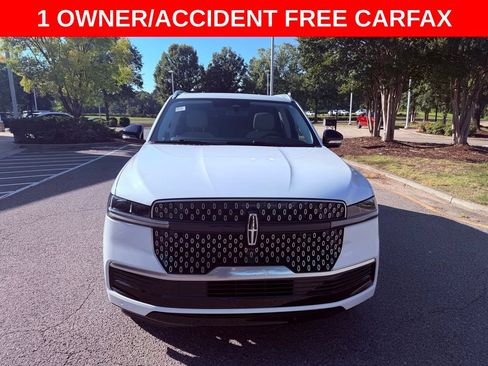 Used 2025 Lincoln Navigator L Reserve AWD/4WD image 2