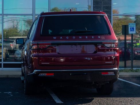 Used 2022 Jeep Wagoneer Series III w/ Convenience Group I image 7